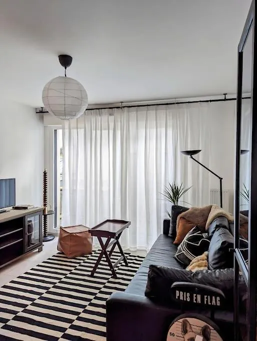 Apartment Neuf T2 40M2 Tout Equipe,Parking,Paris 20' Orly 15' Wifi Netflix Metro 14 Cachan France