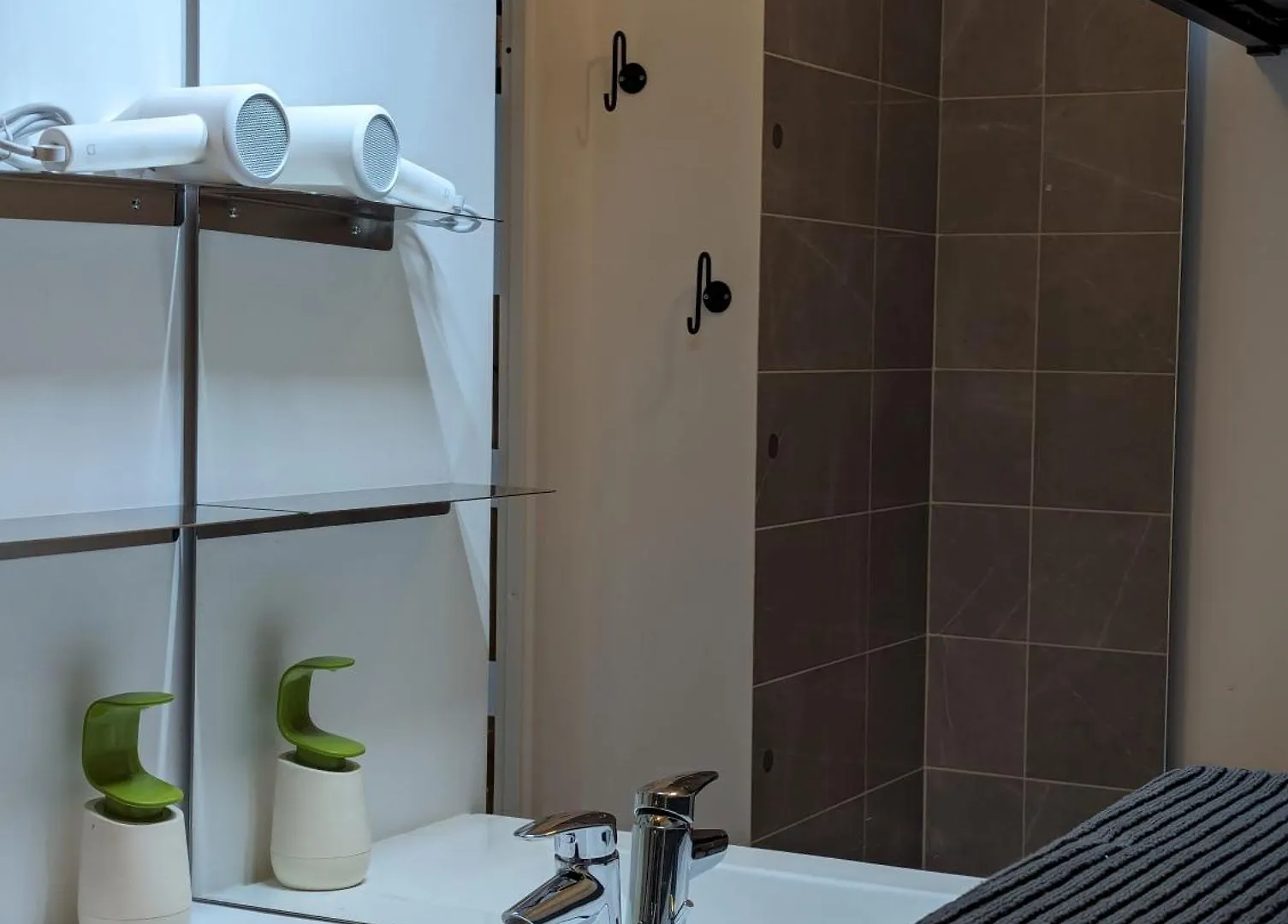Neuf T2 40M2 Tout Equipe,Parking,Paris 20' Orly 15' Wifi Netflix Metro 14 Cachan